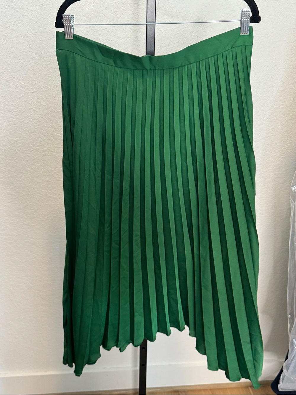 Banana Republic Green Pleated Skirt 14 - NWT - Picture 7 of 7